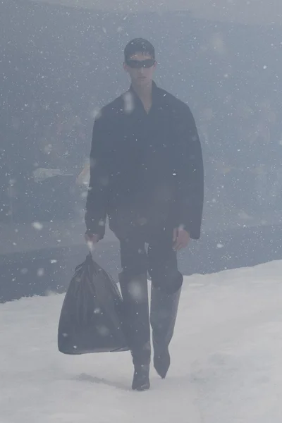 Look 14